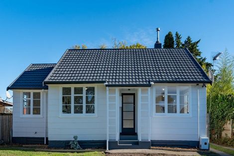 Photo of property in 15 Paul Crescent, Fairfield, Hamilton, 3214