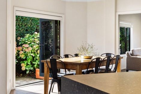 Photo of property in 27 Napier Street, Jervoistown, Napier, 4112