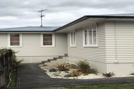 Photo of property in 4 Harding Avenue, Te Atatu South, Auckland, 0610
