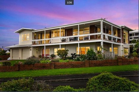 Photo of property in 2 Parkside Road, West Harbour, Auckland, 0618