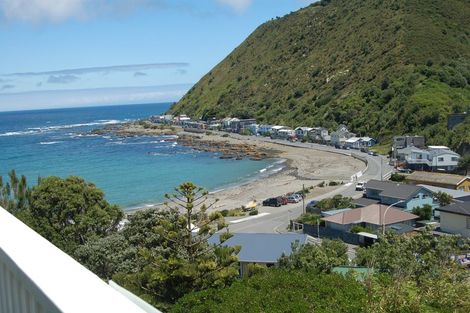 Photo of property in 3/6 Robertson Street, Owhiro Bay, Wellington, 6023