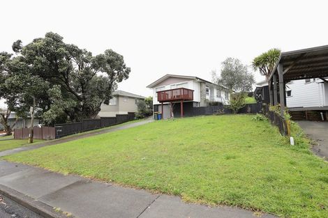 Photo of property in 16 Temuri Place, Glendene, Auckland, 0602