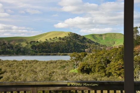 Photo of property in 8 Heaths Way, Pahi, Paparoa, 0571
