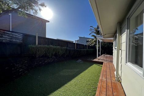 Photo of property in 2/39 Camrose Place, Glenfield, Auckland, 0629