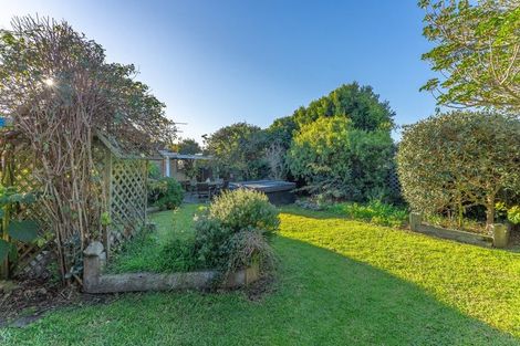Photo of property in 36 Queens Road, Waikanae Beach, Waikanae, 5036