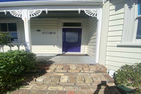 Photo of property in 80 Lake Road, Narrow Neck, Auckland, 0624