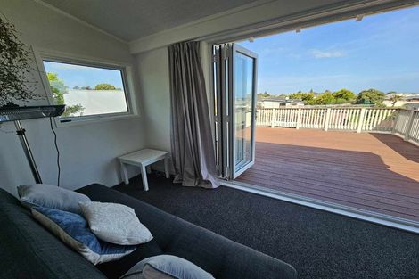 Photo of property in 33 Rangiora Street, Castlecliff, Whanganui, 4501