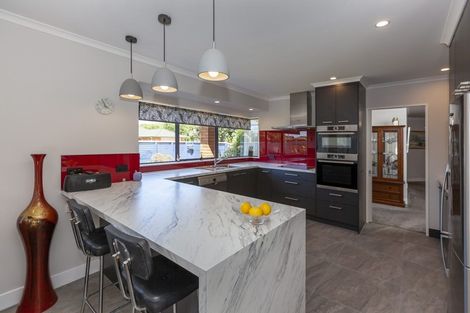 Photo of property in 68 Guildford Drive, Paraparaumu, 5032