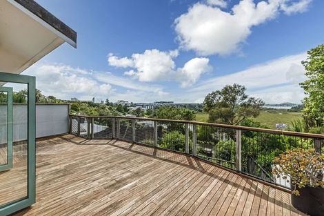 Photo of property in 81 College Road, Northcote, Auckland, 0627