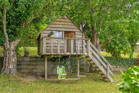 Photo of property in 76 Redwood Avenue, Tawa, Wellington, 5028