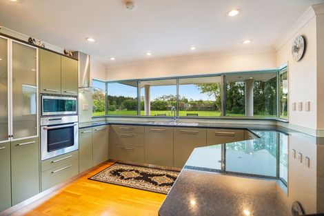 Photo of property in 88 Boord Crescent, Kumeu, 0891