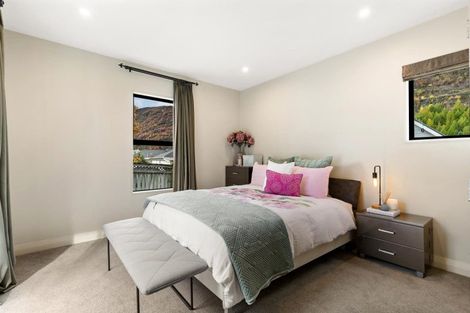 Photo of property in 63 Devon Street, Arrowtown, 9302