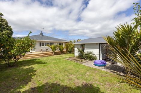 Photo of property in 9 Nugget Grove, Raumati Beach, Paraparaumu, 5032