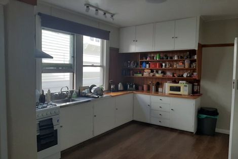 Photo of property in 17 Lower North Terrace, Kelburn, Wellington, 6012