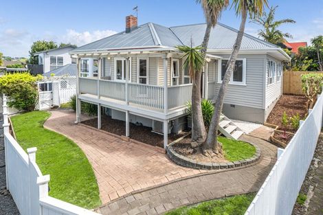 Photo of property in 2/158 Onewa Road, Northcote, Auckland, 0627