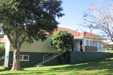 Photo of property in 17 Raroa Terrace, Tawa, Wellington, 5028