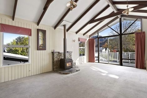 Photo of property in 2 Fox's Terrace, Arrowtown, 9302