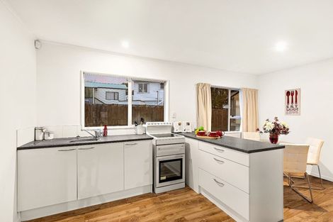 Photo of property in 10 Styca Place, Sunnyvale, Auckland, 0612