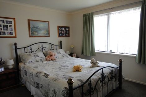 Photo of property in 9 Endeavour Place, One Tree Point, 0118