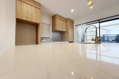 Photo of property in 52a Crestview Rise, Papakura, 2110