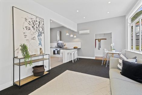 Photo of property in 203 Sutherland Road, Lyall Bay, Wellington, 6022