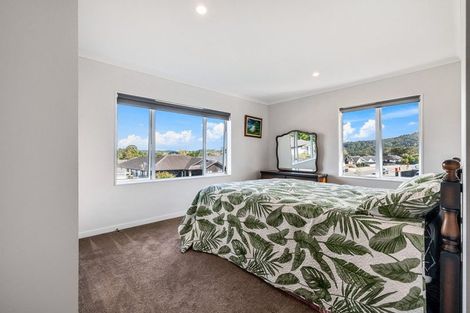 Photo of property in 17 Walter Ruddock Avenue, Kumeu, 0810