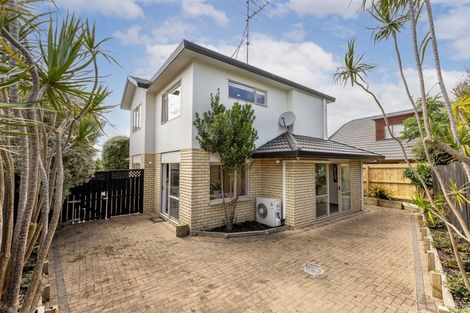 Photo of property in 2/13 Fratley Avenue, Farm Cove, Auckland, 2012