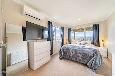 Photo of property in 15 James Nairn Grove, Riverstone Terraces, Upper Hutt, 5018