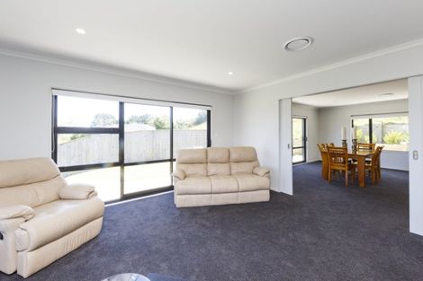 Photo of property in 20 La Lena Grove, Fitzherbert, Palmerston North, 4410