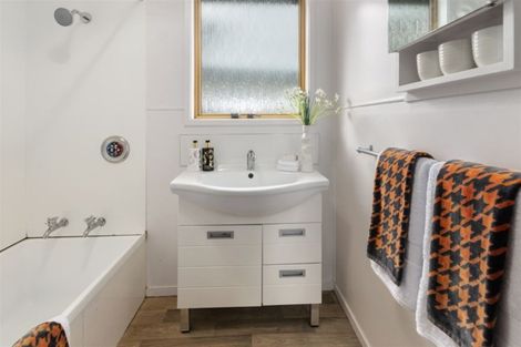 Photo of property in 66 Lavery Place, Sunnynook, Auckland, 0632