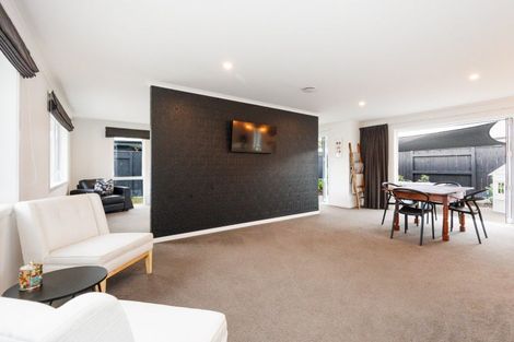 Photo of property in 24 Freedom Drive, Kelvin Grove, Palmerston North, 4414