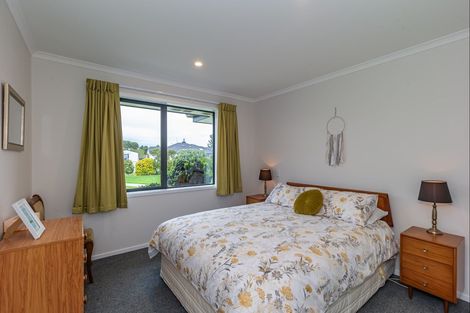 Photo of property in 52 Garth Road, Levin, 5571
