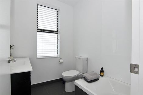 Photo of property in 2/20 Trent Street, Island Bay, Wellington, 6023