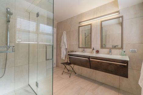 Photo of property in 33 Te Kawa Road, Greenlane, Auckland, 1061