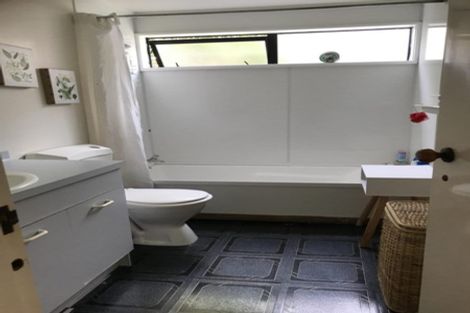 Photo of property in 10 Parsons Glen, Karori, Wellington, 6012