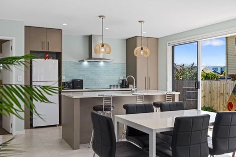 Photo of property in 814b Papamoa Beach Road, Papamoa Beach, Papamoa, 3118