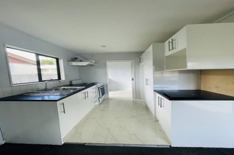 Photo of property in 2/24 Trentham Road, Papakura, 2110