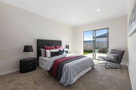 Photo of property in 18 Gilbransen Road, Kumeu, 0810