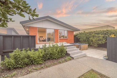 Photo of property in 2/518 Marine Parade, South New Brighton, Christchurch, 8062