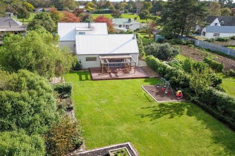 Photo of property in 20 Brook Street, Southbridge, 7602