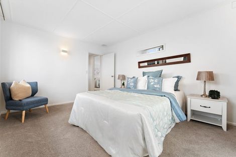 Photo of property in 9 Bay Street, Red Beach, 0932