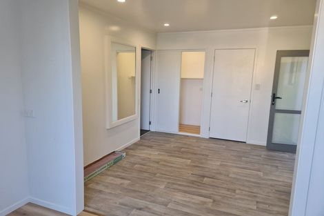 Photo of property in 5 Foyle Place, Glendene, Auckland, 0602