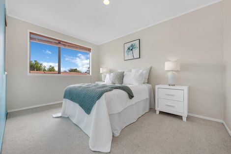 Photo of property in 30 Ransom Smyth Drive, Goodwood Heights, Auckland, 2105