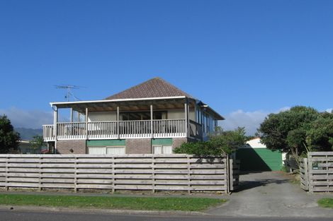 Photo of property in 112 Field Way, Waikanae Beach, Waikanae, 5036