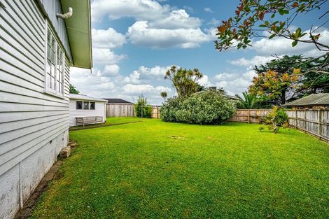 Photo of property in 109 Edgewater Drive, Pakuranga, Auckland, 2010