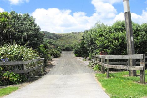 Photo of property in 14a Ngatira Road, Muriwai, Waimauku, 0881