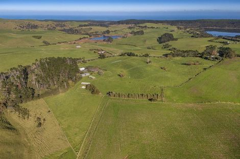 Photo of property in 2640 South Head Road, South Head, Helensville, 0874