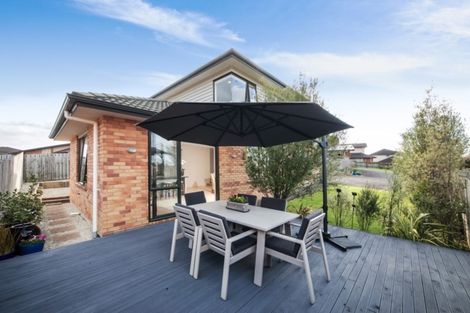 Photo of property in 17 Gordon Stanley Drive, Massey, Auckland, 0614