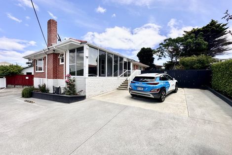 Photo of property in 19 Fairlea Road, Te Atatu South, Auckland, 0610
