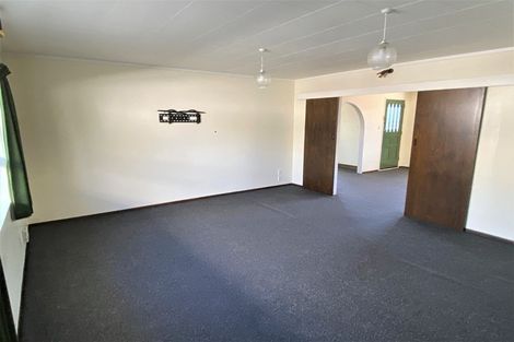 Photo of property in 6 Hussey Street, Oakura, 4314